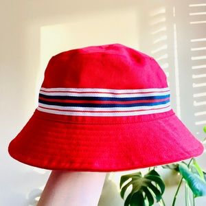 Aritzia Tna reversible bucket hat